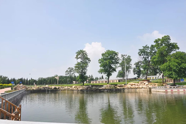沈阳西郊卧龙墓园