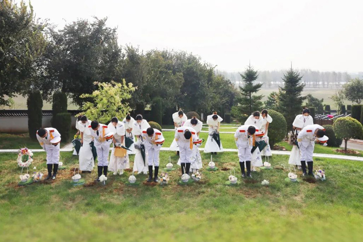 沈阳公墓网墓园分布大全直播龙生第二届节地生态草坪葬集体落葬仪式圆满举行