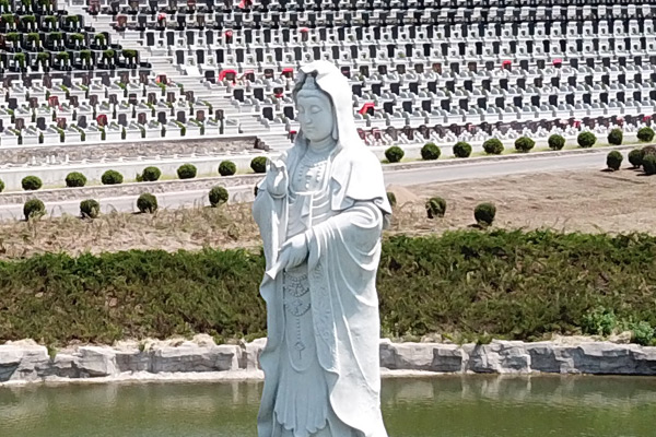 沈阳公墓网分布大全：准确把握新发展阶段，深入贯彻新发展理念！