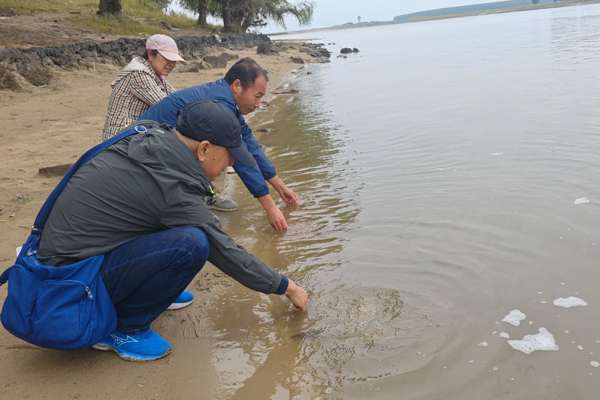 沈阳公墓网践行社会责任:放生护生,助力辽河湿地生物多样性保护 沈阳公墓网践行社会责任:放生护生,助力辽河湿地生物多样性保护