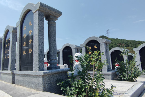 沈阳公墓地价格表官网报价：2025年最新市场分析与购墓指南