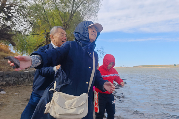 沈阳公墓网:重阳追思,辽河放生,愿长辈安康悠长 沈阳公墓网:重阳追思,辽河放生,愿长辈安康悠长